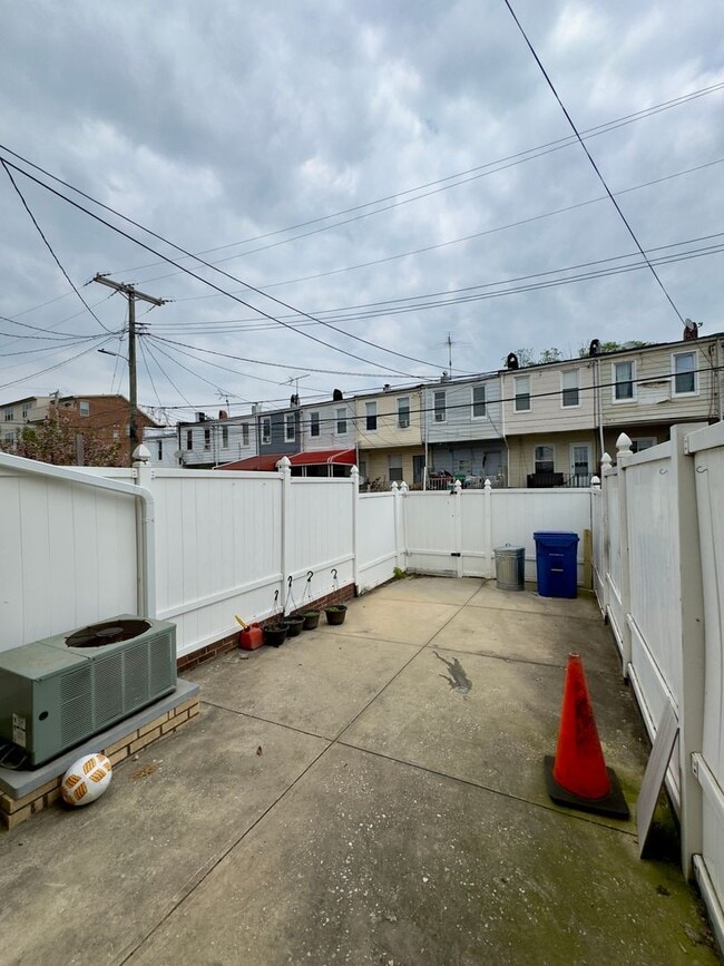 Foto del edificio - Charming 3 Bedroom/2.5 Bathroom Townhome in Greektown, MD!