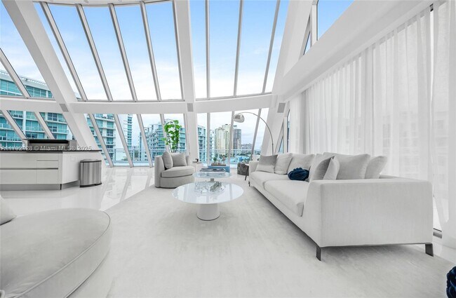Foto del edificio - 2950 NE 188th St
