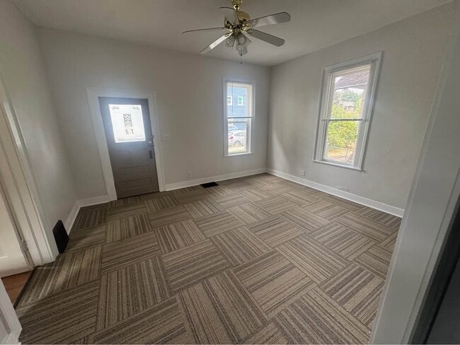 Building Photo - 118 E Wallace Ave