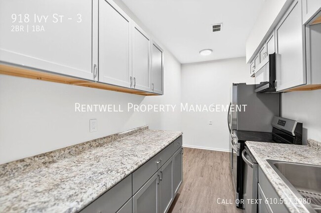 Building Photo - 918 Ivy St