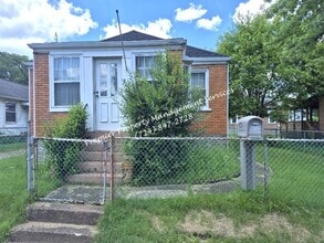 Building Photo - 506 47th St