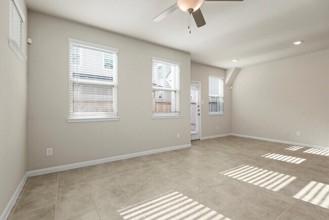 Foto del edificio - 1520 Parkland Oak Dr