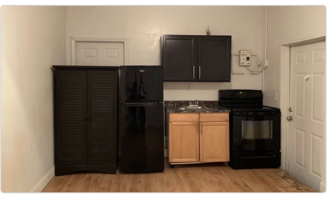 Building Photo - 15500 SW 12th Ter