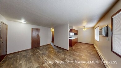 Building Photo - 2 Bed 1 Bath Apartment