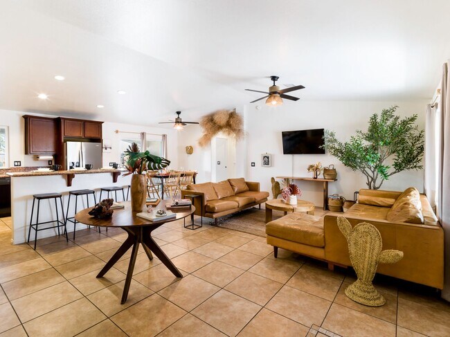 Building Photo - Spacious 4 Bedroom 2 Bathroom Home With A Pool