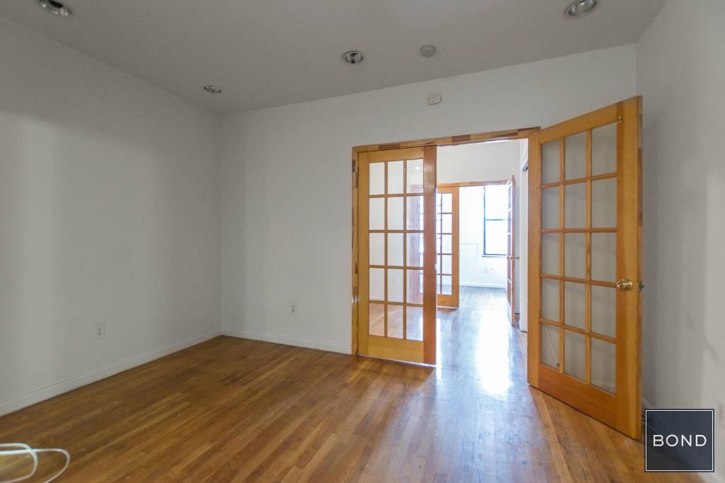Primary Photo - 1598 Third Ave