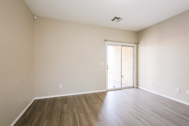 Building Photo - 3520 Terraza Mar Ave