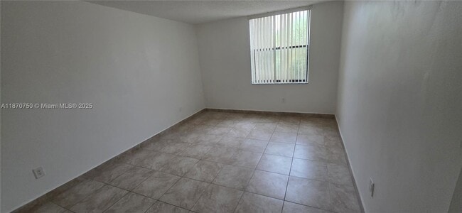 Building Photo - 14311 N Kendall Dr