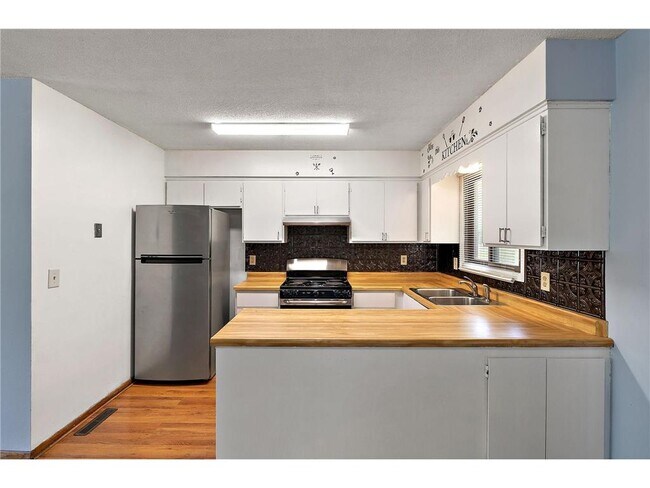Foto del edificio - 964 McKnight Rd S