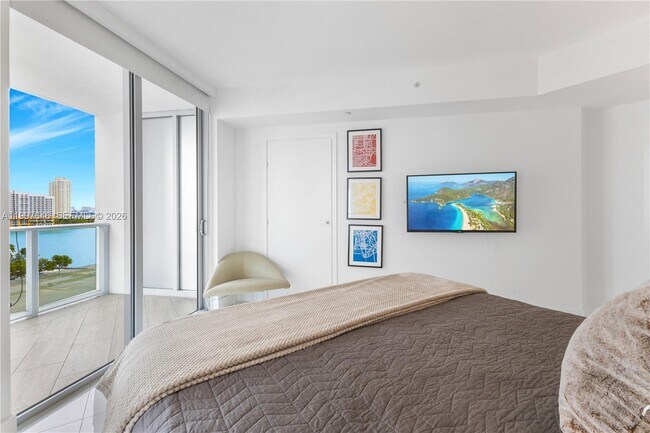 Foto del edificio - 1300 Brickell Bay Dr