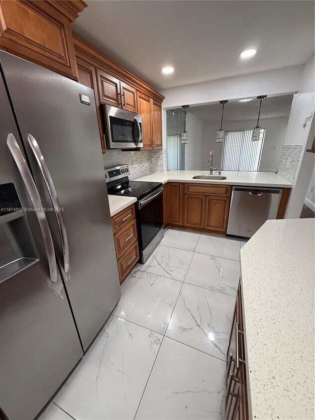 Foto principal - 862 NE 209th St