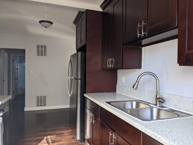 Foto del edificio - 1026 N Hudson Ave