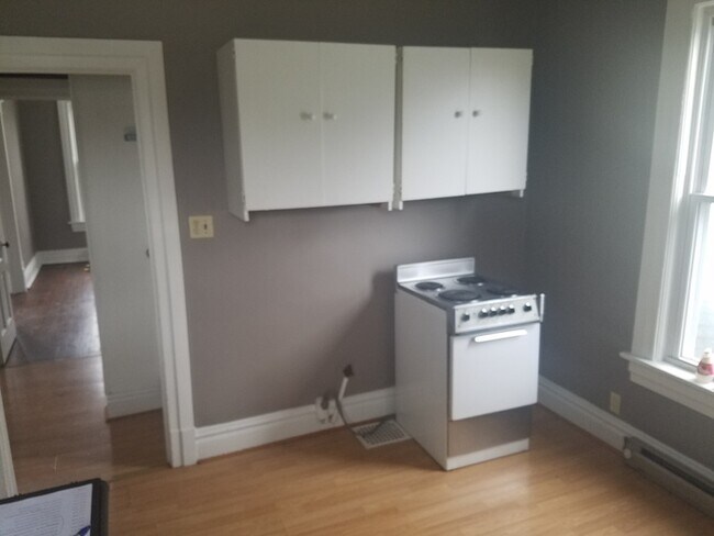 Building Photo - 2 Story Apartment!