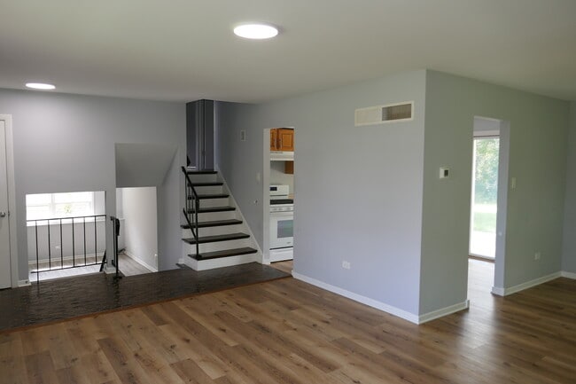 Building Photo - 22750 Valley Dr