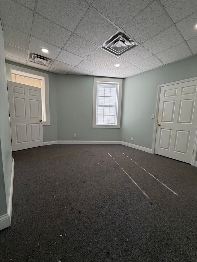 Building Photo - 2 Bedroom - All Utilities Included!!