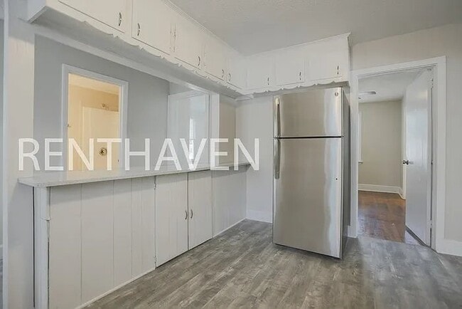 Building Photo - 207 Branham St