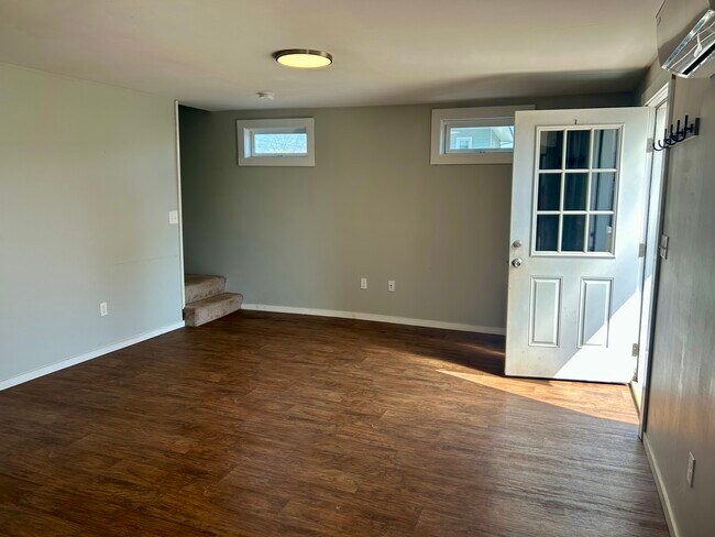 Building Photo - 190 Hall Ave