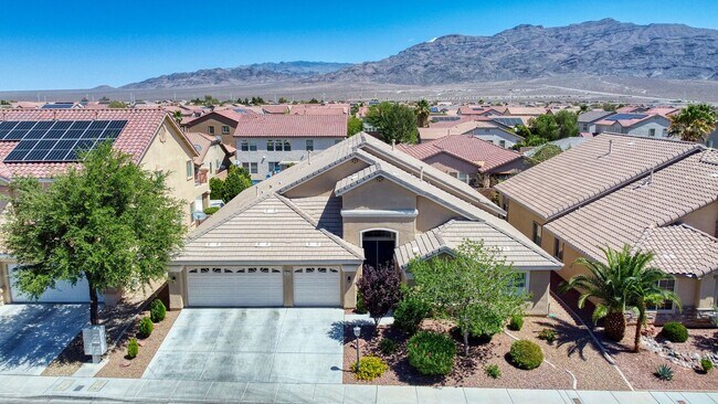 Foto del edificio - SINGLE STORY 4 BEDROOM IN GATED COMMUNITY ...