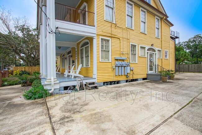 Building Photo - 1722 Jackson Ave