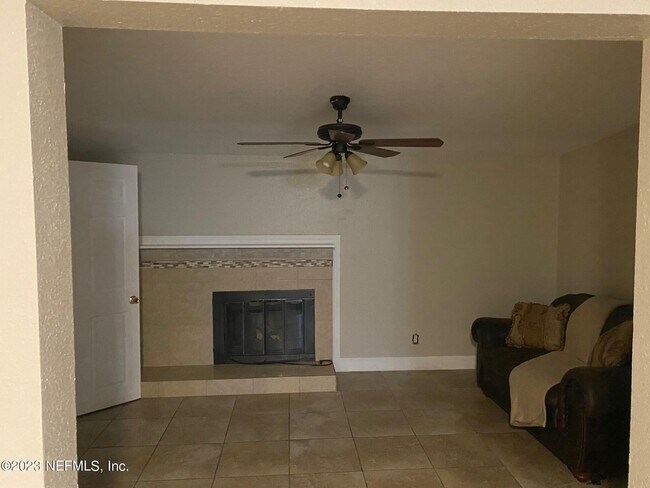 Building Photo - 3923 Harbor View Dr