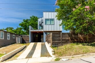 Building Photo - 2014 E 9th St
