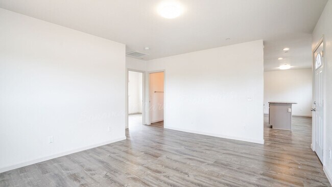 Foto del edificio - 382 Ely Rd N