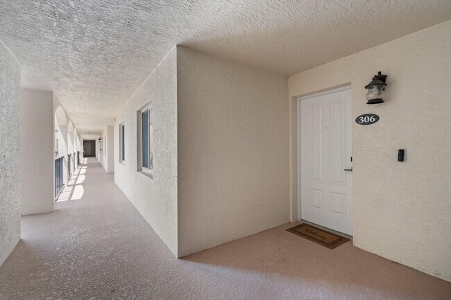 Building Photo - 123 Lancha Cir