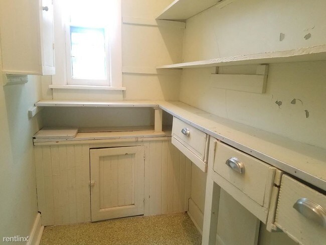 Building Photo - 2 br, 1 bath Apartment - 2649 N Weil St