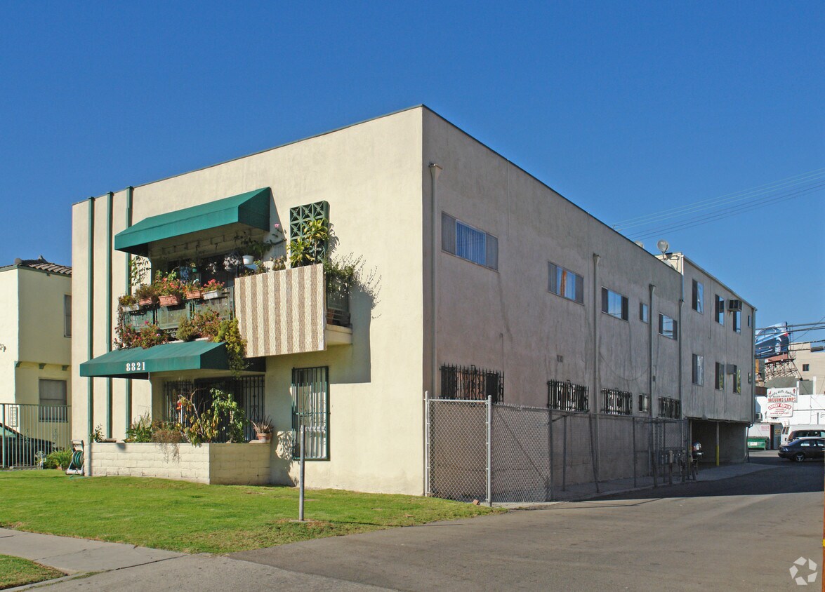 Foto del edificio - 8821 Alcott St