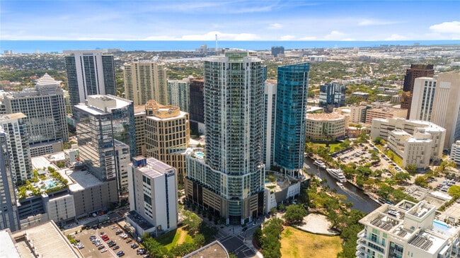 Foto del edificio - 100 E Las Olas Blvd