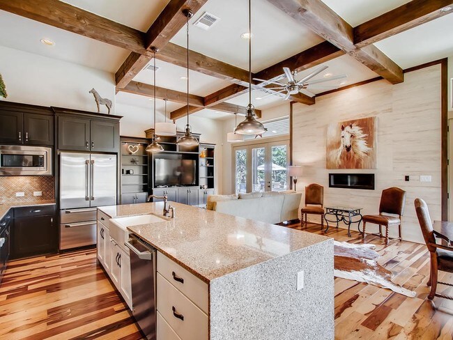 Building Photo - 5033 Diamante Dr