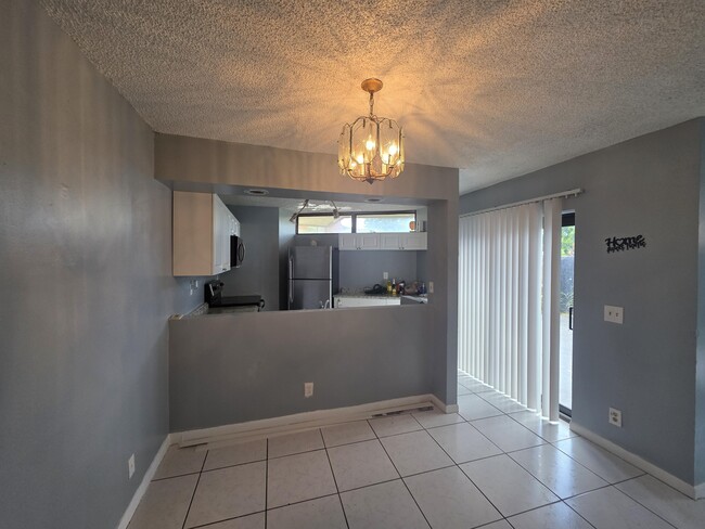 Building Photo - 3776 Victoria Dr