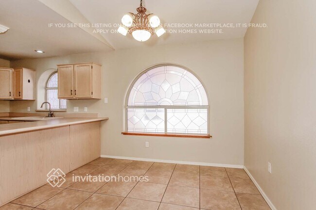 Foto del edificio - 7934 W Laurel Ln
