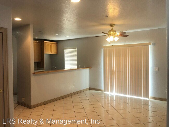 Building Photo - 3 br, 2.5 bath Apartment - 16365 Juniper St.