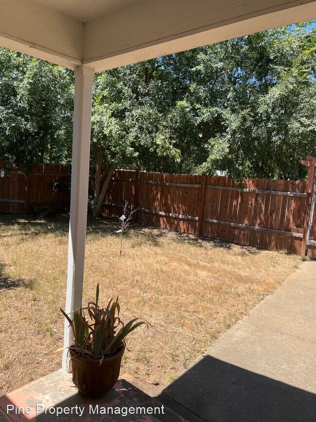 Foto del edificio - 2 br, 2 bath House - 5785 Churn Creek Rd