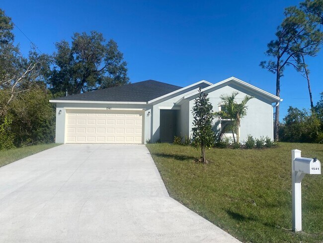 Foto del edificio - 4 Bed 2 Full Bath Single Family Home Available in SE Palm Bay FL!