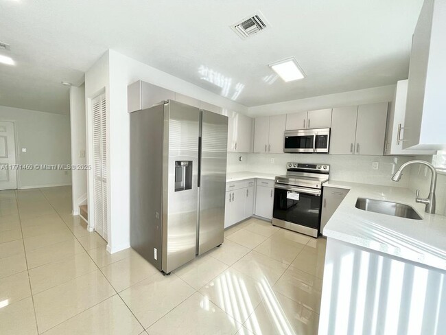 Foto del edificio - 2056 NE 167th St