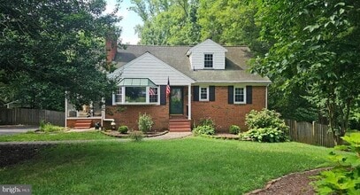 Building Photo - 4021 Laurel Rd