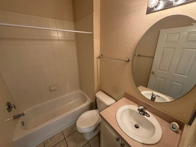 Building Photo - Must see! 2 bed / 3 bath townhouse in Palmetto