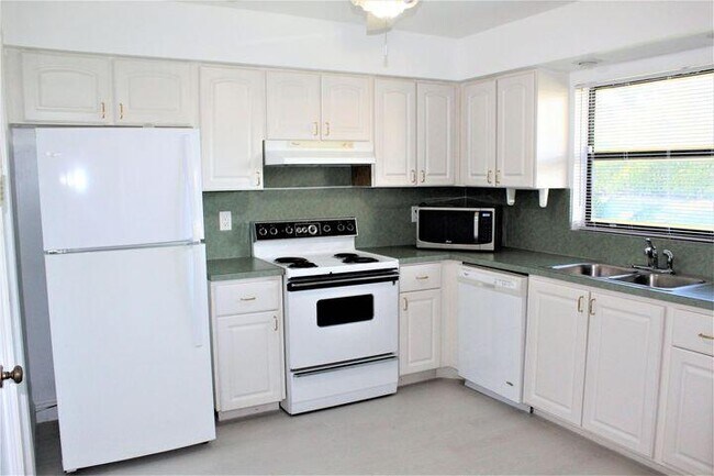 Building Photo - 9775 Tabebuia Tree Dr