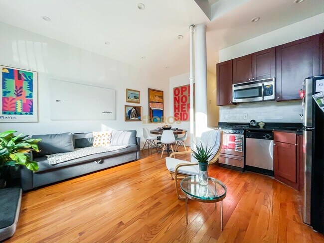 Foto del edificio - 262 E 2nd St