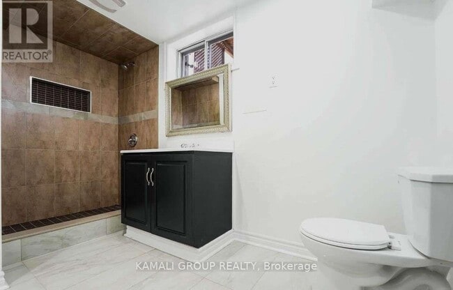 Photo du bâtiment - 68 Rosehill Blvd