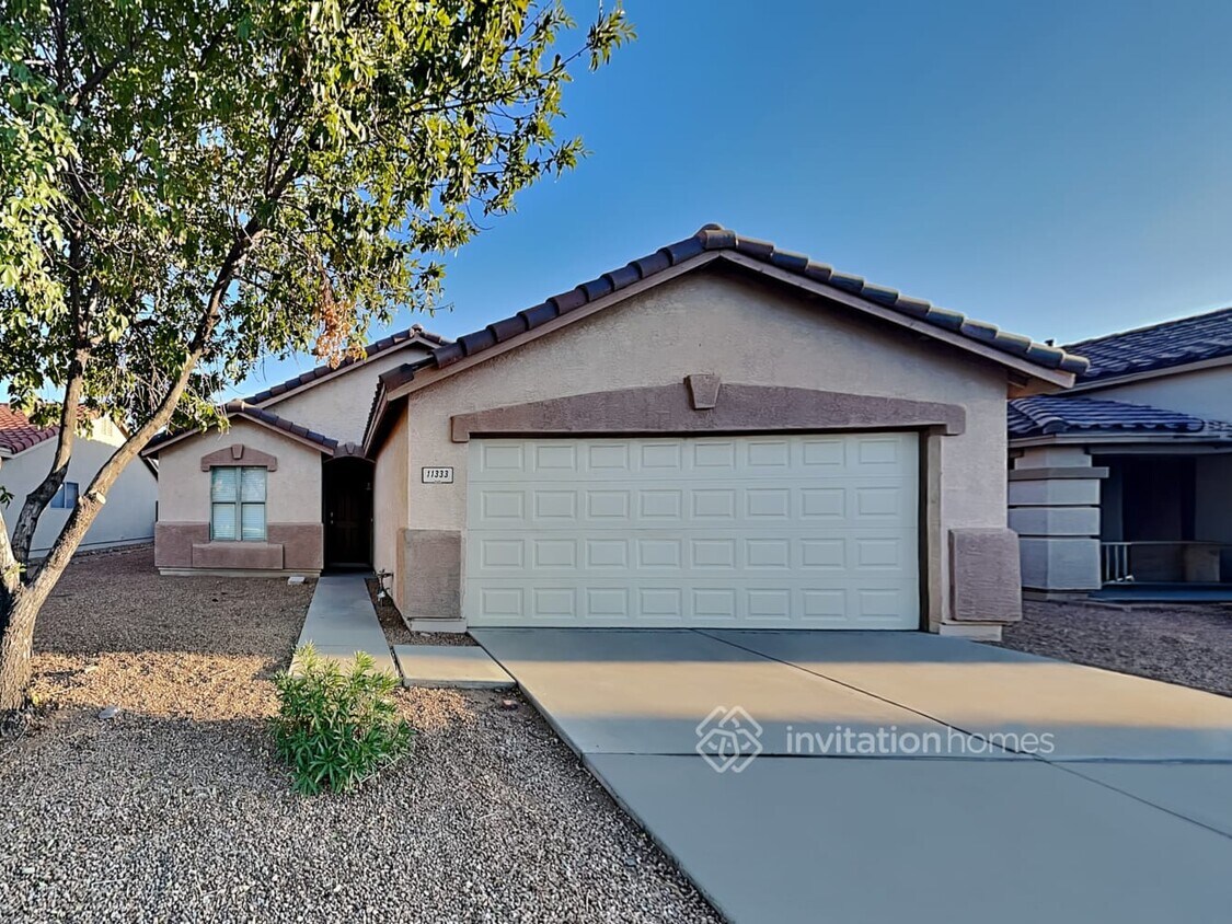 Foto principal - 11333 E Elena Ave