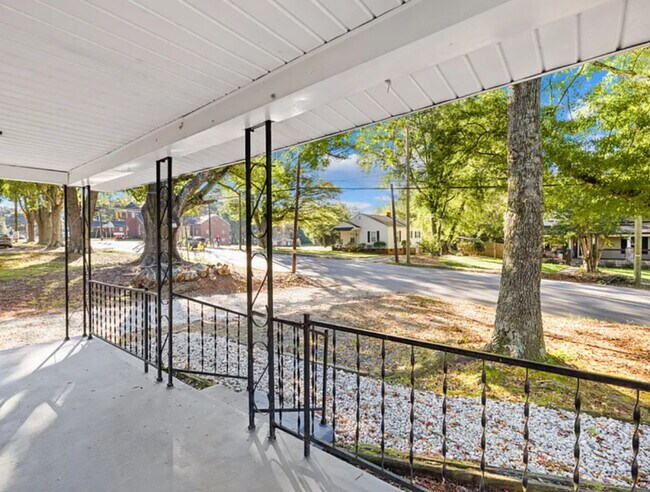 Foto del edificio - 532 E Iredell Ave