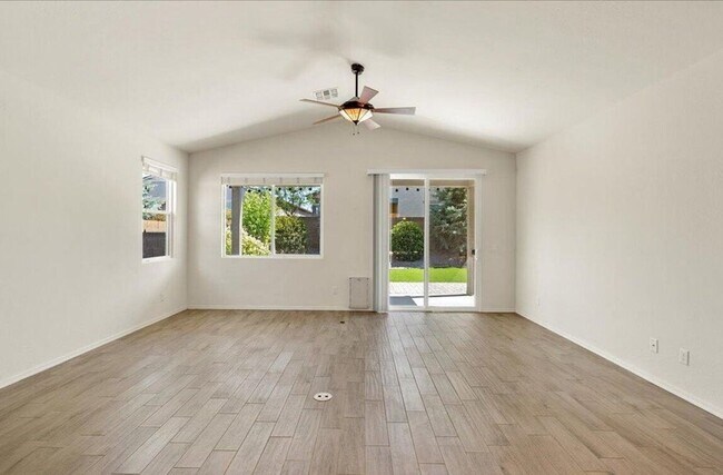 Building Photo - Lovely Two Bedroom Near Golf and Airport-Prescott