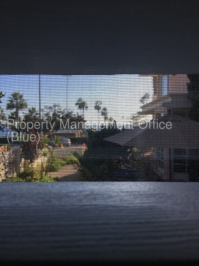 Building Photo - Beautiful spacious 2Bed Unit on Cliff Drive