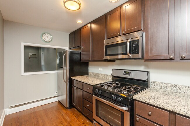 Foto del edificio - 2467 W Cullom Ave