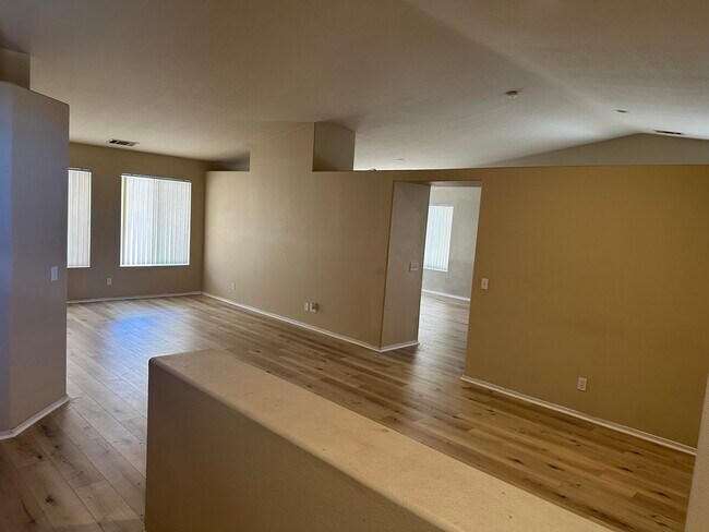Foto del edificio - 79900 Independence Way