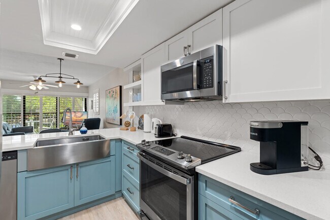 Building Photo - 600 Neapolitan Way