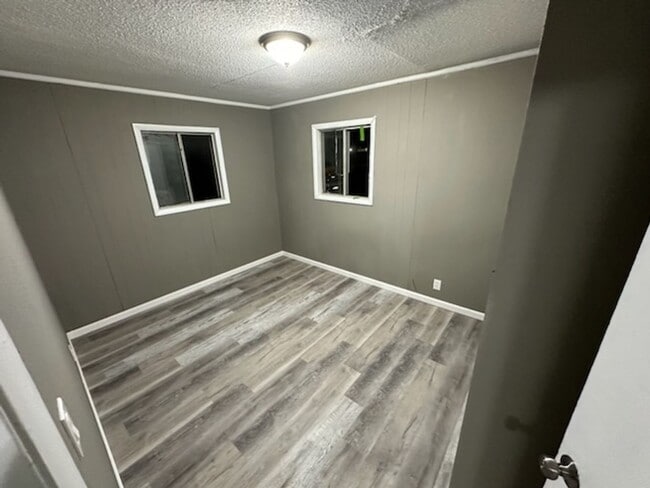 Building Photo - 4-Bedroom/1 Bath Home for Rent – $1,200/month – Columbus, KS